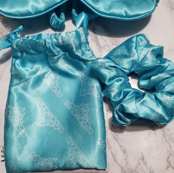 The Selection, sleeping mask hair tie satin light blue quote, Litjoy Crate - Picture 3 of 4